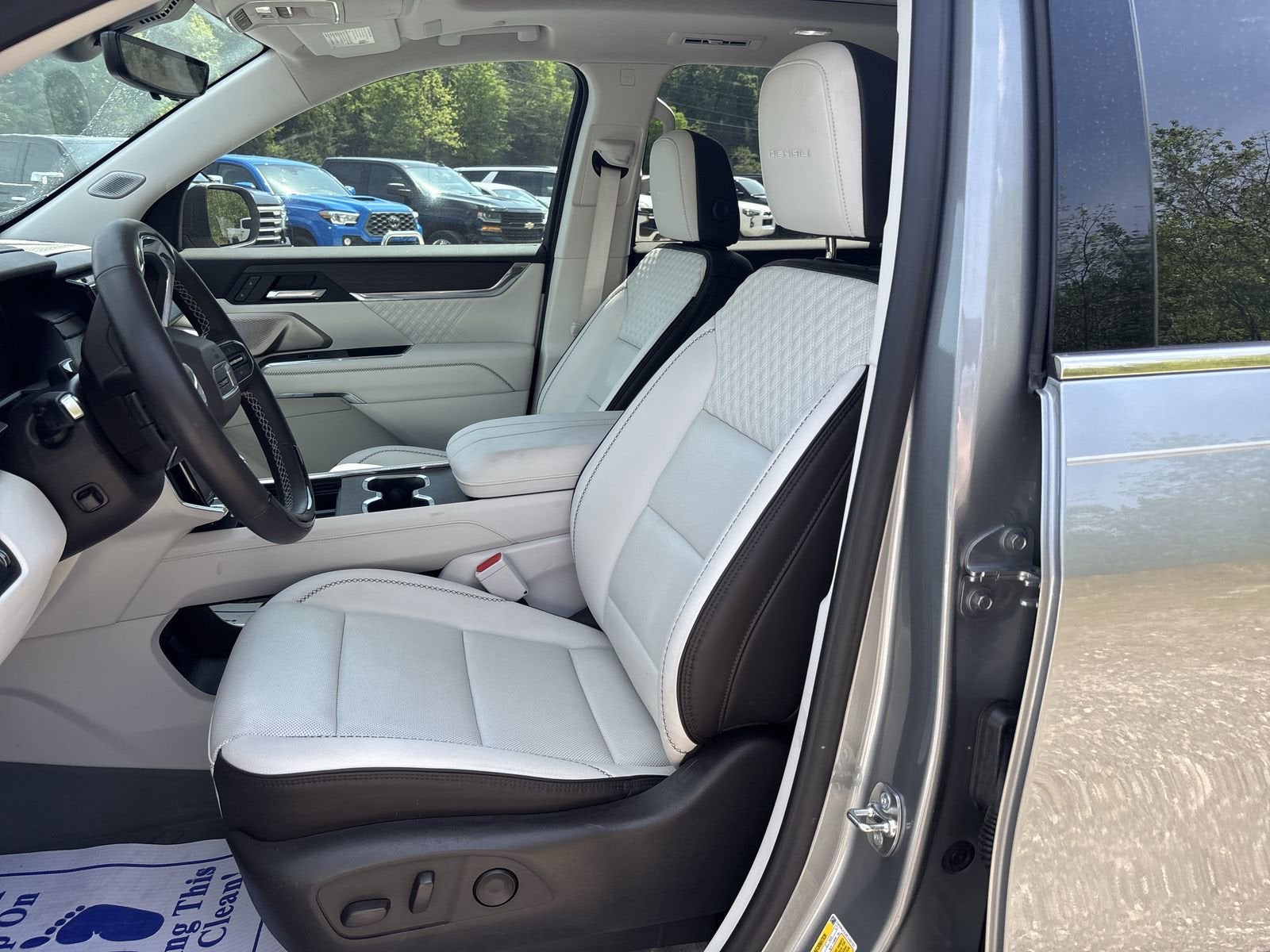 2024 GMC Acadia Denali