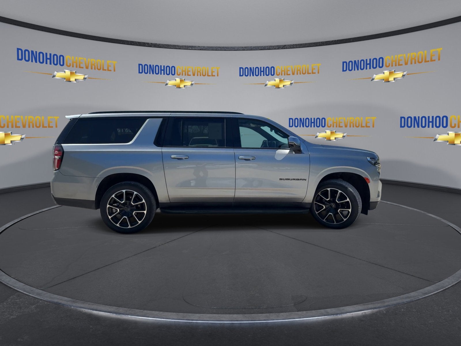 2023 Chevrolet Suburban RST