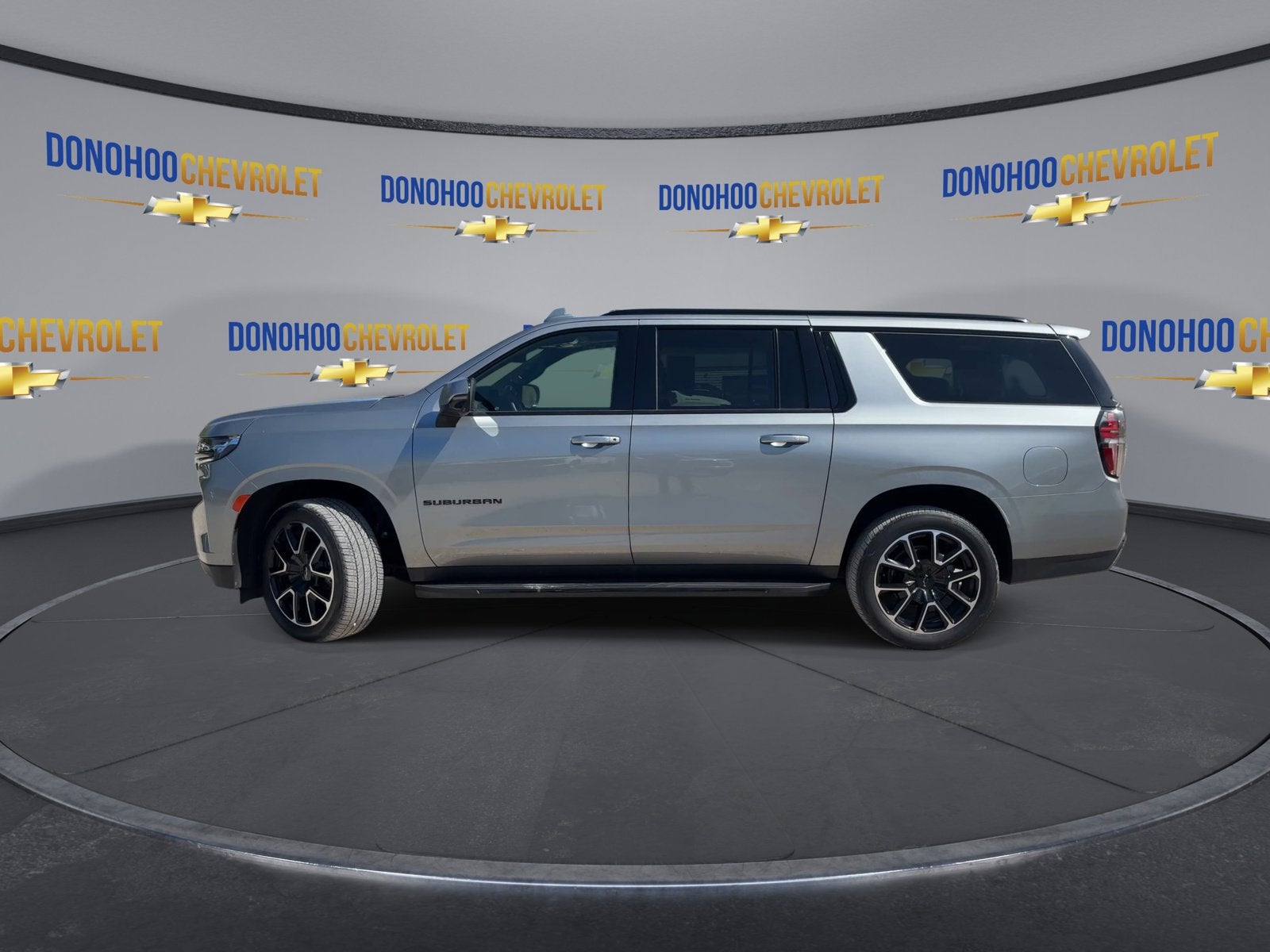 2023 Chevrolet Suburban RST