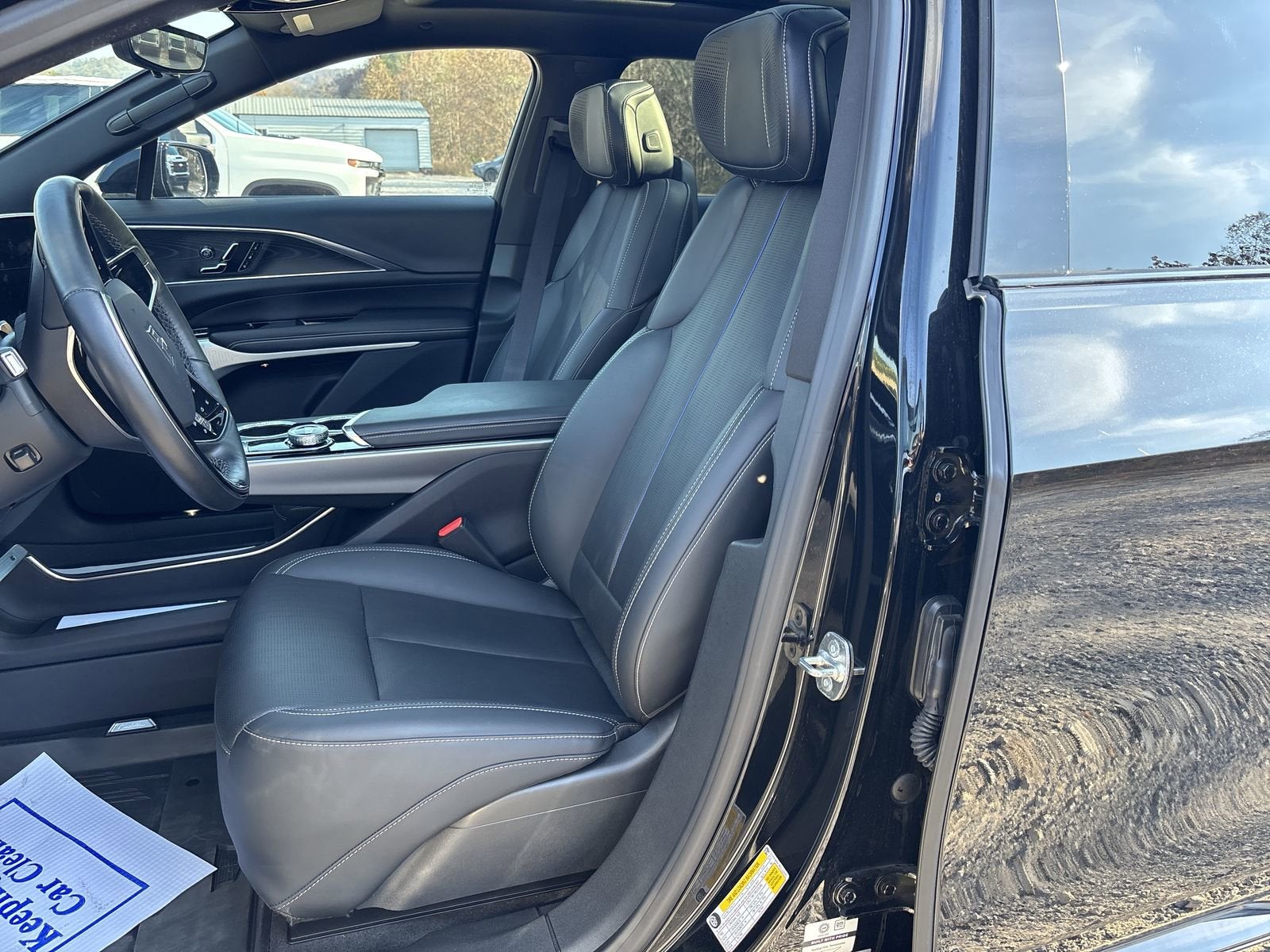 2024 Cadillac LYRIQ Sport 3