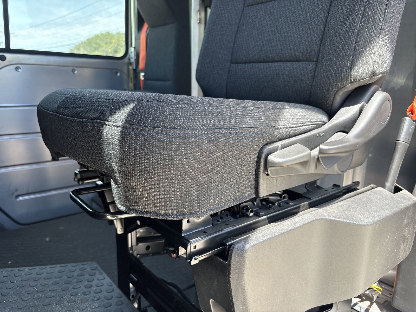 2024 BrightDrop Zevo 600 EJY