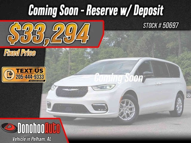 2025 Chrysler Pacifica Select's photo
