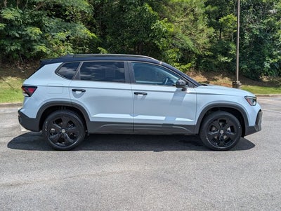 2025 Volkswagen Taos SE Black