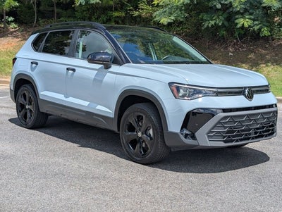2025 Volkswagen Taos SE Black