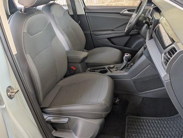 2025 Volkswagen Taos SE Black