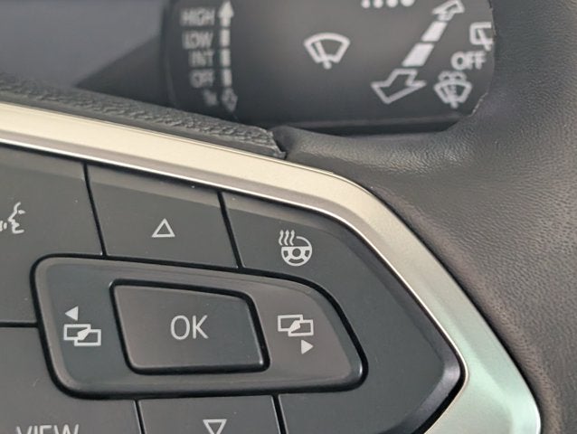 2025 Volkswagen Taos SE Black