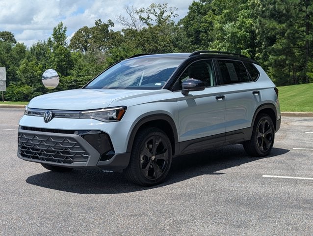 2025 Volkswagen Taos SE Black