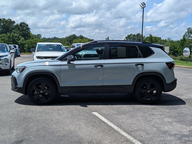 2025 Volkswagen Taos SE Black
