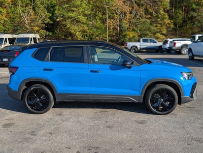 2025 Volkswagen Taos SE Black