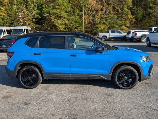 2025 Volkswagen Taos SE Black