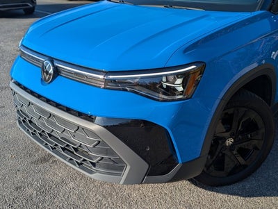 2025 Volkswagen Taos SE Black