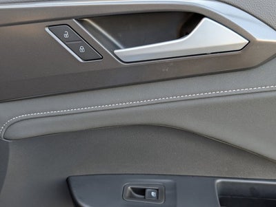 2025 Volkswagen Taos SE Black