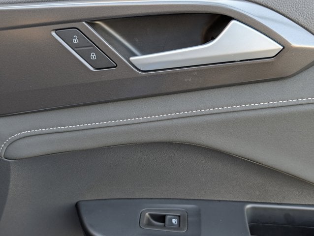 2025 Volkswagen Taos SE Black