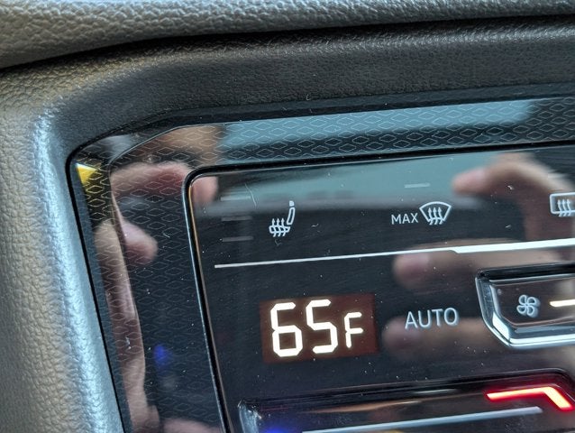 2025 Volkswagen Taos SE Black