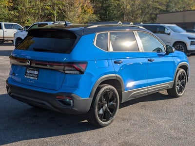 2025 Volkswagen Taos SE Black