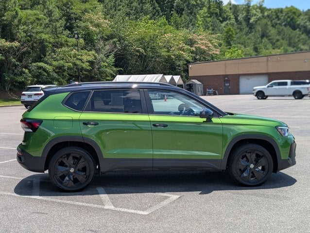 2025 Volkswagen Taos SE Black