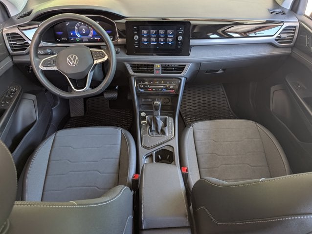 2025 Volkswagen Taos SE Black