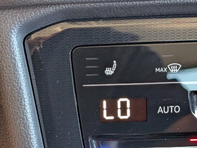 2025 Volkswagen Taos SE Black
