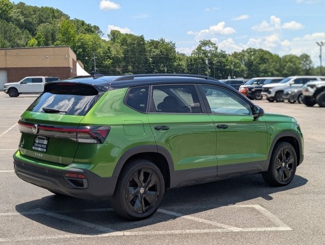 2025 Volkswagen Taos SE Black
