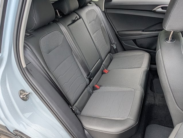 2025 Volkswagen Taos SE Black
