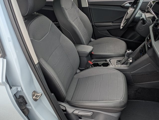 2025 Volkswagen Taos SE Black