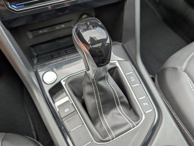 2025 Volkswagen Taos SE Black