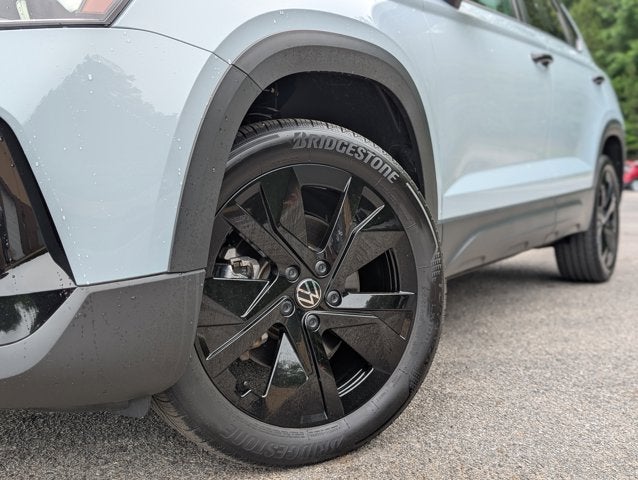 2025 Volkswagen Taos SE Black
