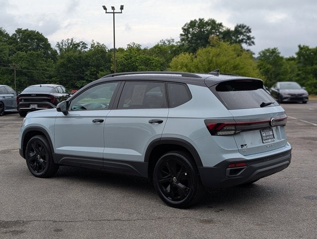 2025 Volkswagen Taos SE Black