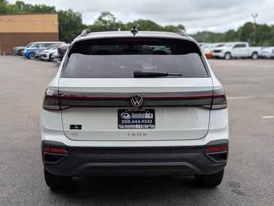 2025 Volkswagen Taos SE Black