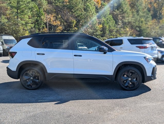 2025 Volkswagen Taos SE Black