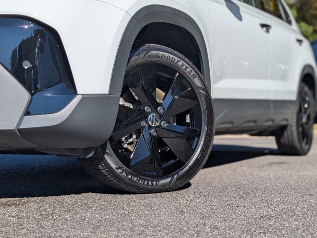 2025 Volkswagen Taos SE Black