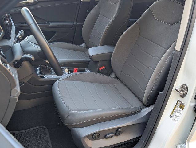 2025 Volkswagen Taos SE Black