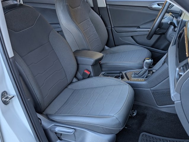 2025 Volkswagen Taos SE Black