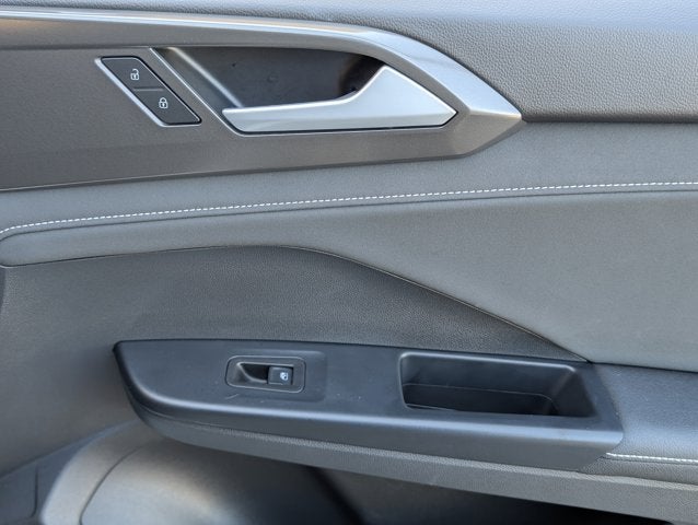 2025 Volkswagen Taos SE Black