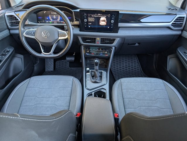 2025 Volkswagen Taos SE Black