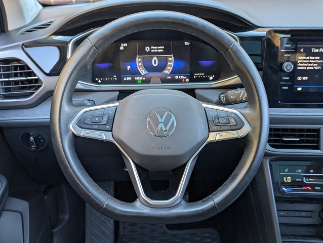 2025 Volkswagen Taos SE Black