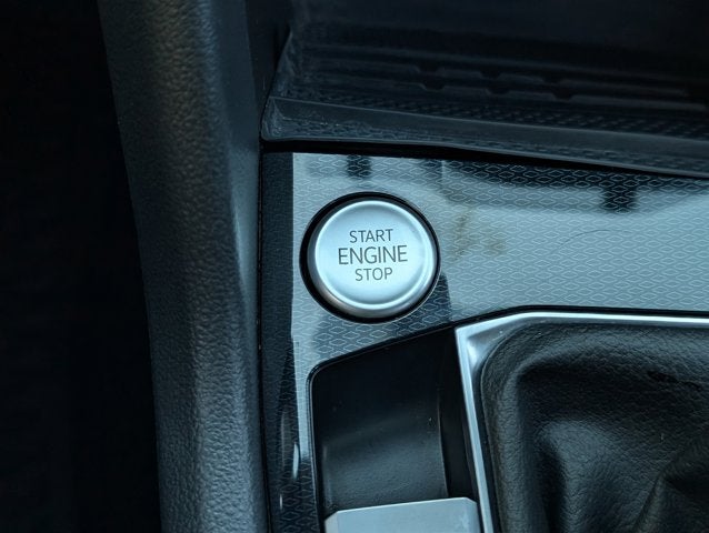 2025 Volkswagen Taos SE Black