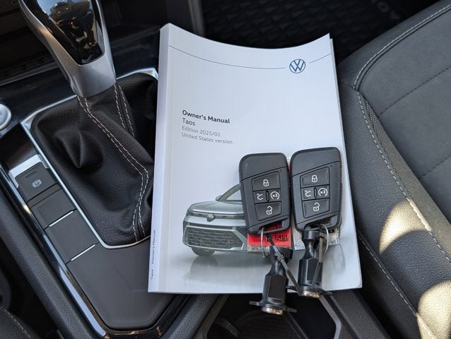 2025 Volkswagen Taos SE Black