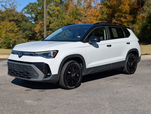 2025 Volkswagen Taos SE Black