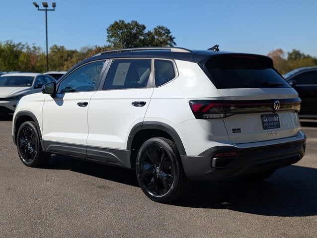 2025 Volkswagen Taos SE Black