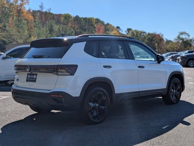 2025 Volkswagen Taos SE Black