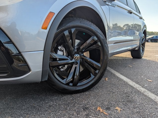 2023 Volkswagen Tiguan SE R-Line Black