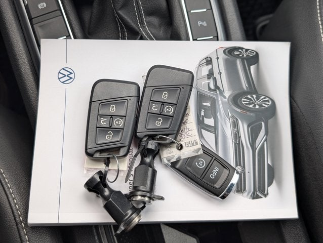 2023 Volkswagen Tiguan SE R-Line Black