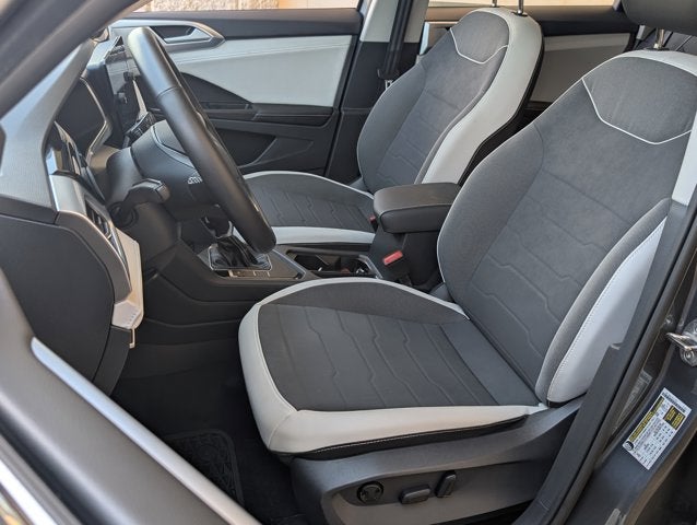 2025 Volkswagen Taos SE