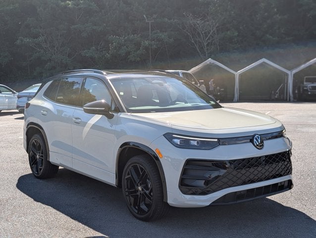 2025 Volkswagen Tiguan SE R-Line Black