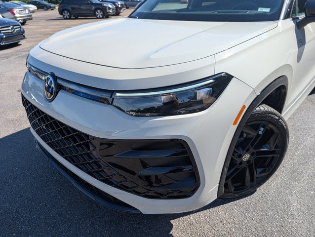 2025 Volkswagen Tiguan SE R-Line Black