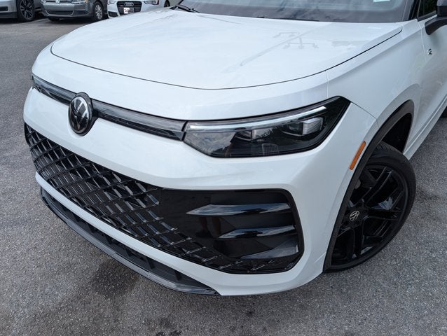 2025 Volkswagen Tiguan SE R-Line Black