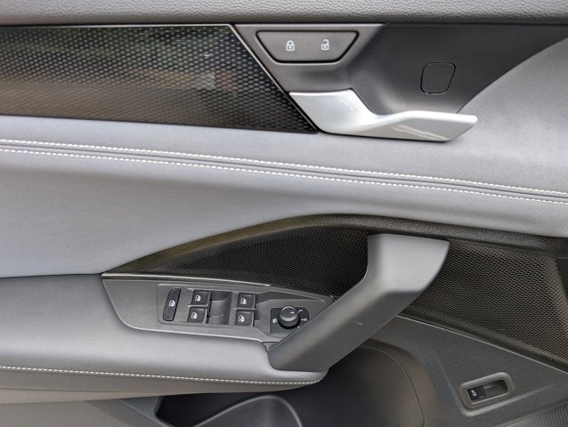 2025 Volkswagen Tiguan SE R-Line Black