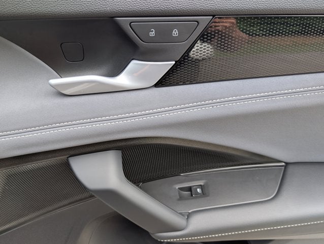 2025 Volkswagen Tiguan SE R-Line Black