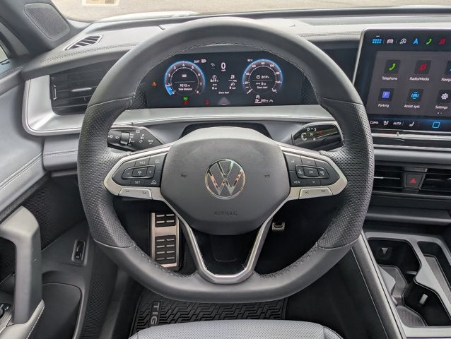 2025 Volkswagen Tiguan SE R-Line Black